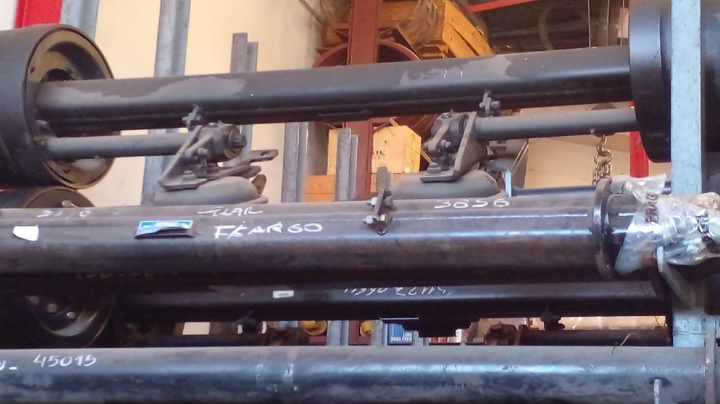 Eje (viga) sin tuercas ford cargo tubular - Vista 2