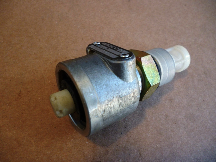 Valvula drenaje automatico con conexion a gobernadora - Imagen principal