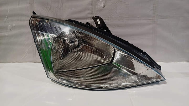 Semioptica (modelo tailandesa) der - Imagen principal