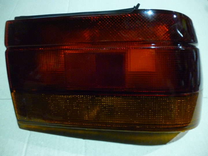 Faro trasero ambar rojo der - Imagen principal