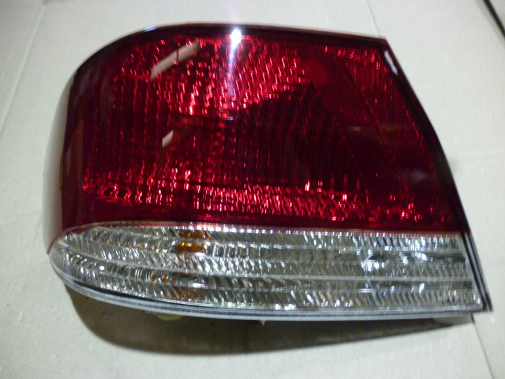 Faro trasero cristal rojo izq - Imagen principal