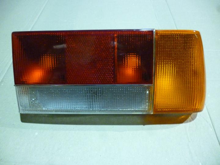 Faro trasero tricolor esquina ambar der - Imagen principal