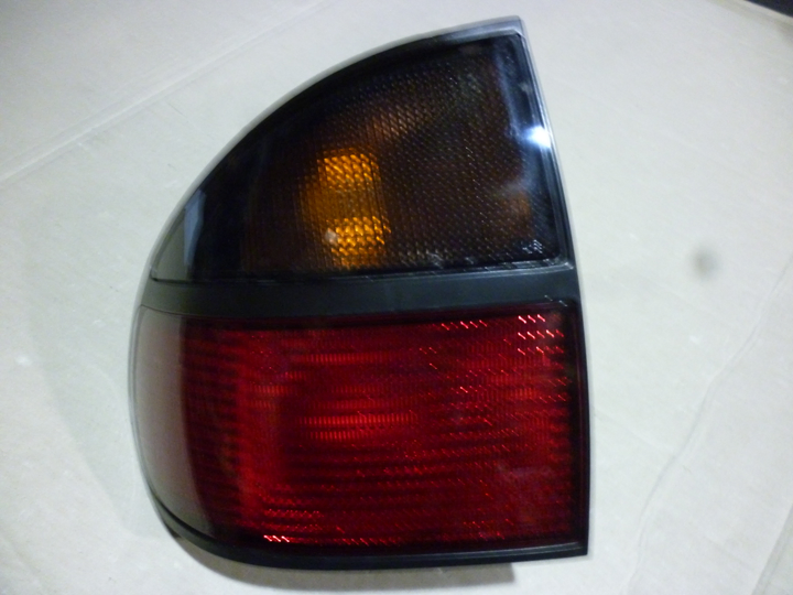 Faro trasero rojo fume exterior izq - Imagen principal