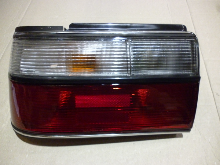 Faro trasero cristal rojo c/señ. cristal f/negro izq - Imagen principal