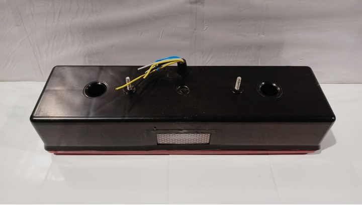 Faro trasero tricolor c/mat s/ficha c/cable conector i/d - Vista 2