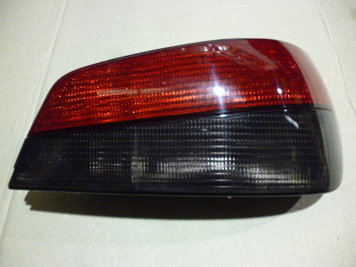 Faro trasero rojo fume s/vira 3/5 ptas. der - Imagen principal