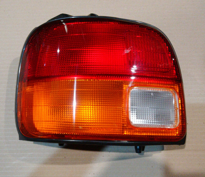 Faro trasero tricolor izq - Imagen principal