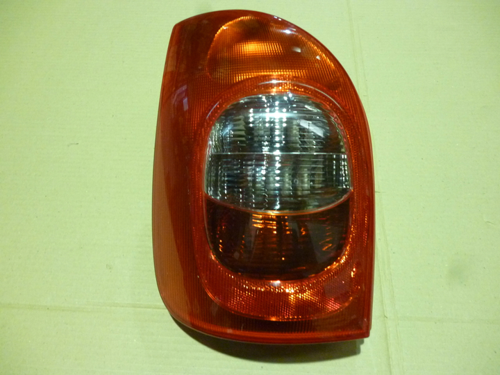 Faro trasero tricolor izq - Imagen principal