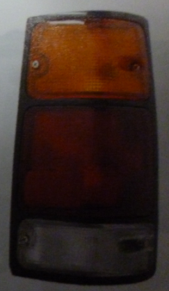 Faro trasero tricolor m/negro der - Imagen principal