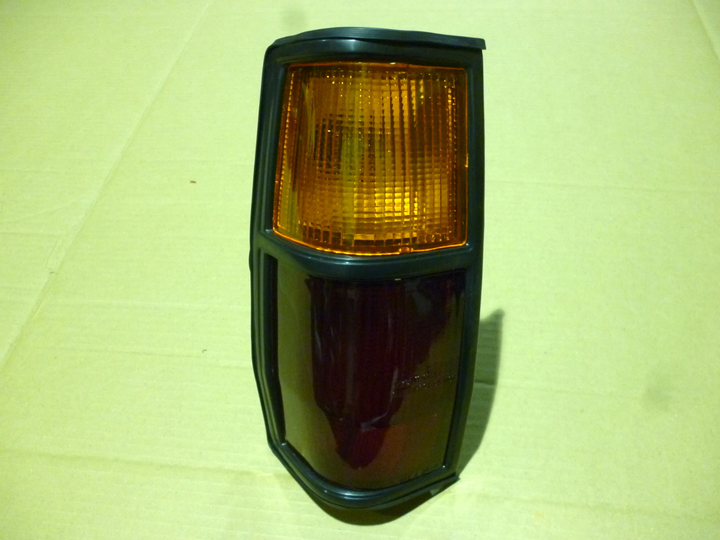 Faro trasero ambar rojo m/negro izq - Imagen principal
