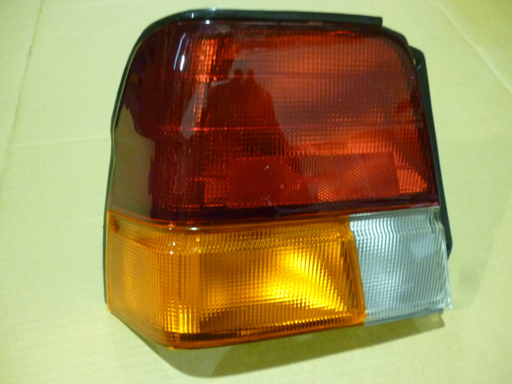 Faro trasero tricolor izq - Imagen principal