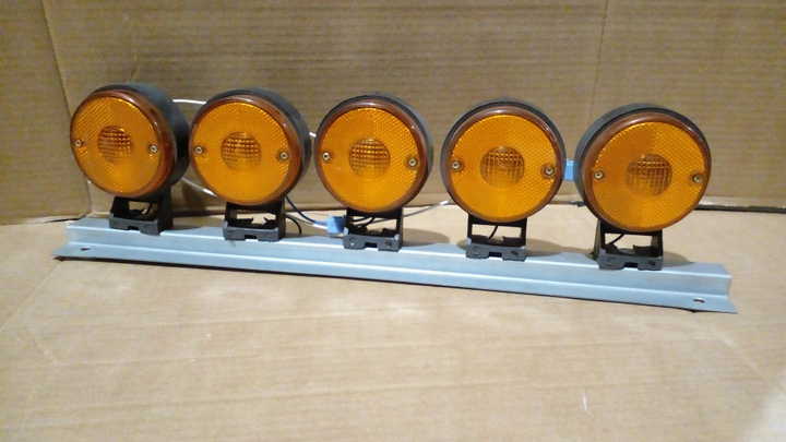 Faro conjunto 5 marias c/base metal ambar 93mm c/reflectivo i/d - Imagen principal