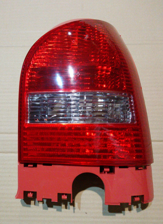 Faro trasero cristal rojo m/rojo der - Imagen principal