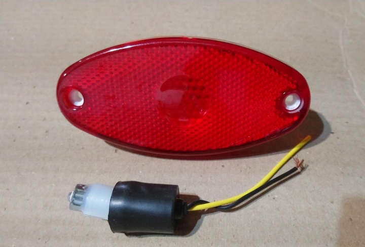 Faro retrolateral rojo eliptico ovalado i/d - Imagen principal