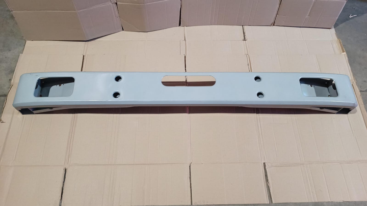 Paragolpe delantero c/agujero sc r112 gris - Imagen principal