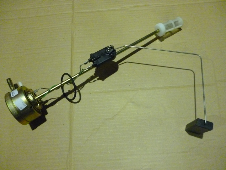 Flotador tanque combustible con succion c/retorno mb 140/210 lt - Imagen principal