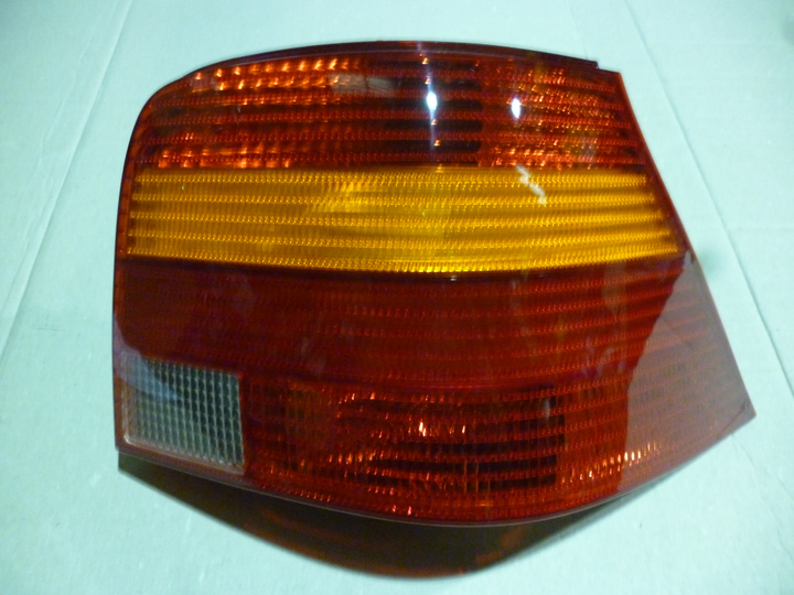 Faro trasero tricolor der - Imagen principal