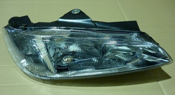 Semioptica c/luz posicion y giro der - Imagen principal