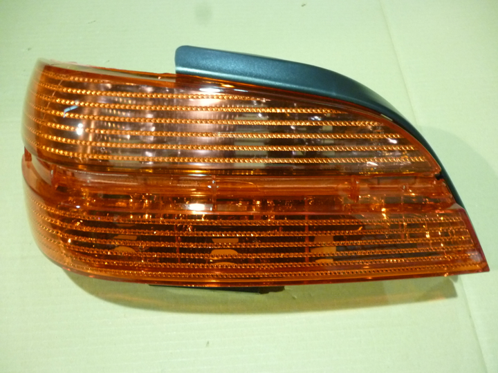 Faro trasero rojo izq - Imagen principal