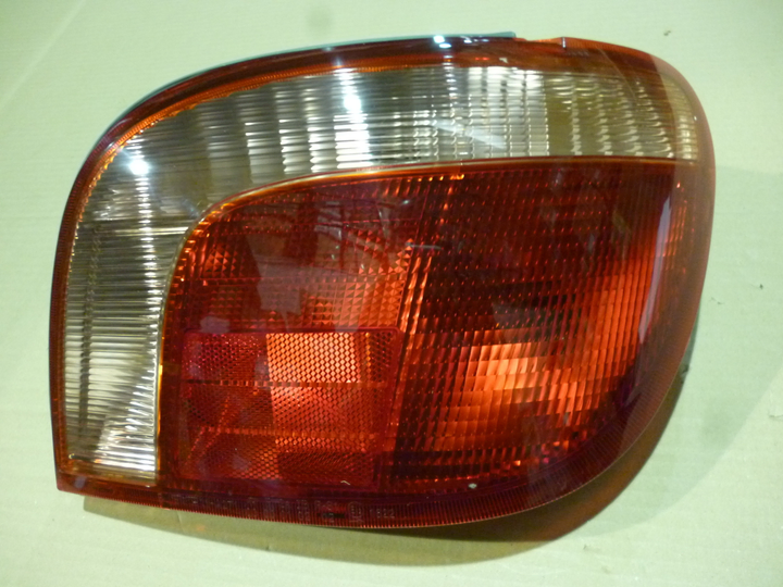 Faro trasero cristal rojo 3/5 ptas. der - Imagen principal