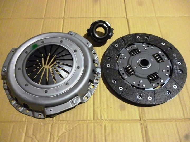 Kit embrague con ruleman 230-235/21e - Imagen principal