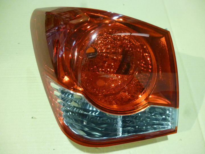 Faro trasero exterior 4 ptas izq - Imagen principal