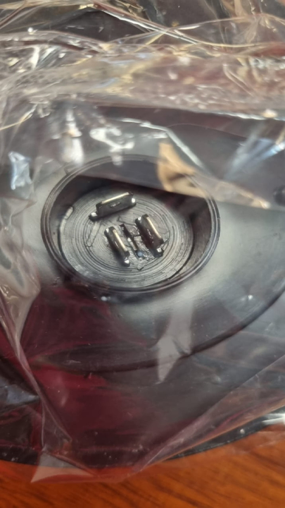 Faro trasero rojo led 24v 2 tornillos i/d - Vista 3