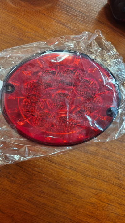 Faro trasero rojo led 24v 2 tornillos i/d - Vista 4