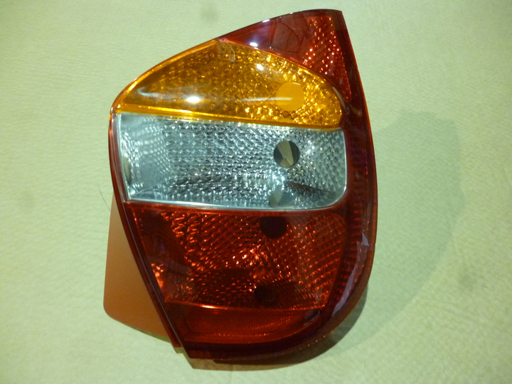 Faro trasero tricolor der - Imagen principal