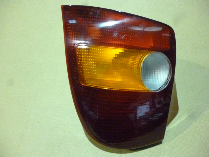 Faro trasero tricolor izq - Imagen principal