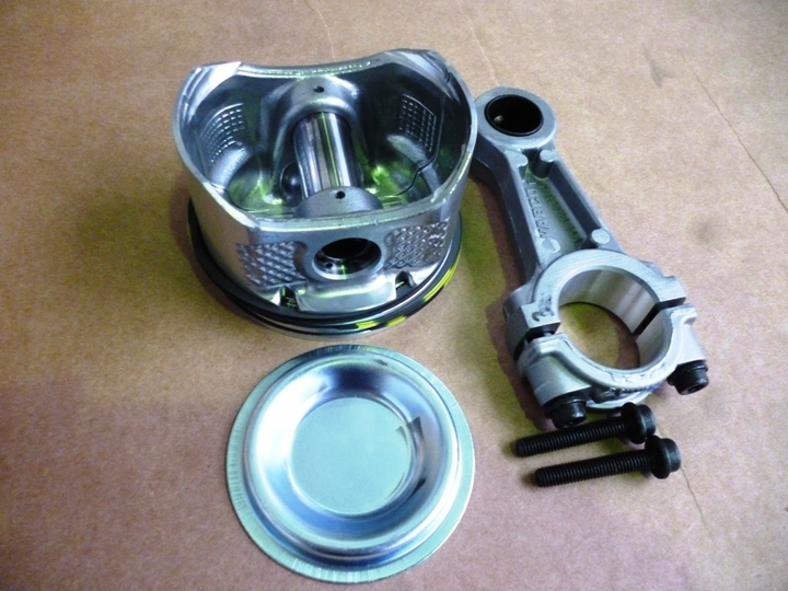 Piston y aros compresor con biela y tapa inferior compresor - Imagen principal