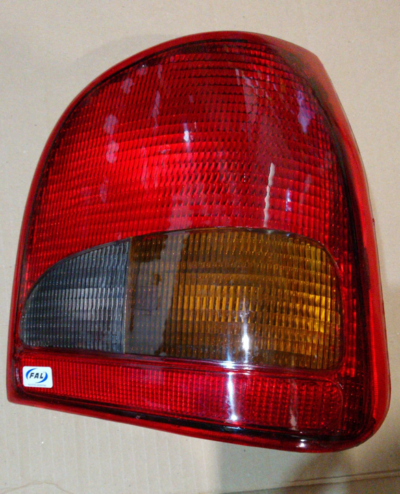 Faro trasero tricolor der - Imagen principal