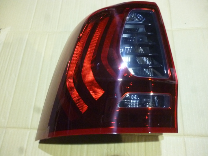 Faro trasero bicolor izq - Imagen principal