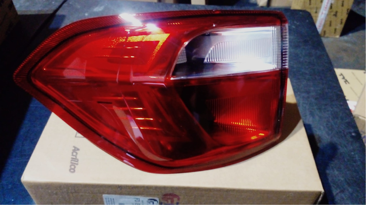 Faro trasero exterior bicolor izq - Imagen principal