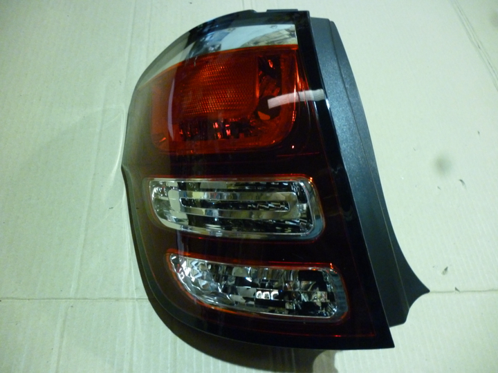 Faro trasero tricolor izq - Imagen principal