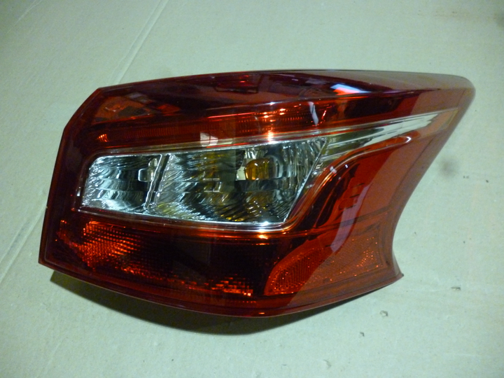 Faro trasero bicolor led der - Imagen principal