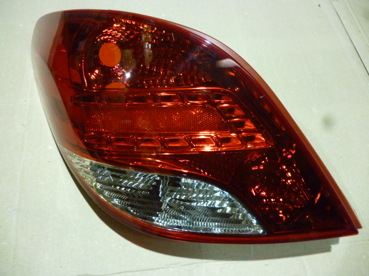 Faro trasero bicolor izq - Imagen principal