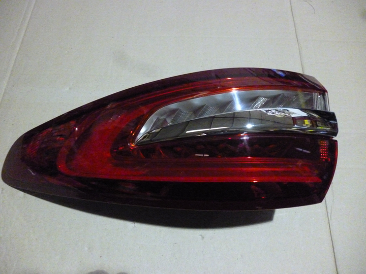 Faro trasero bicolor der - Imagen principal