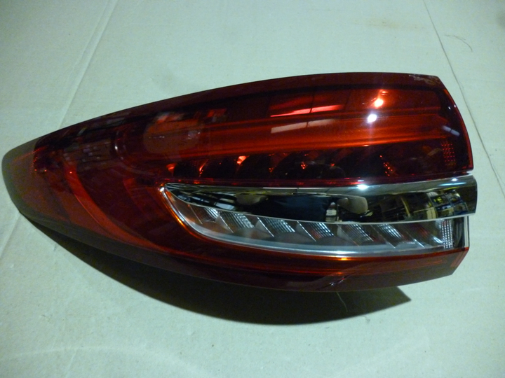 Faro trasero bicolor izq - Imagen principal