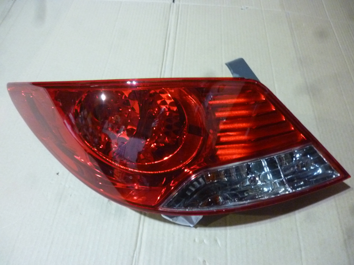 Faro trasero bicolor izq - Imagen principal