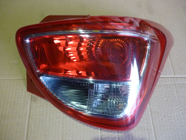 Faro trasero bicolor der - Imagen principal