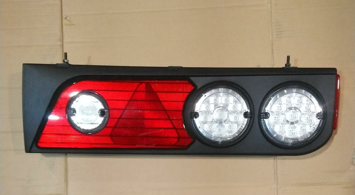 Faro trasero completo 24v der - Imagen principal