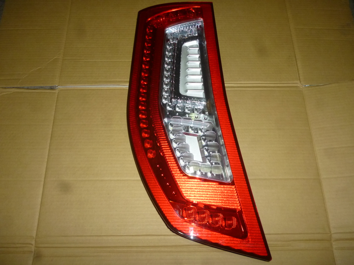 Faro trasero bicolor 24v izq - Imagen principal