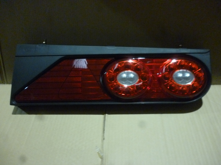 Faro trasero bicolor bivolt der - Imagen principal