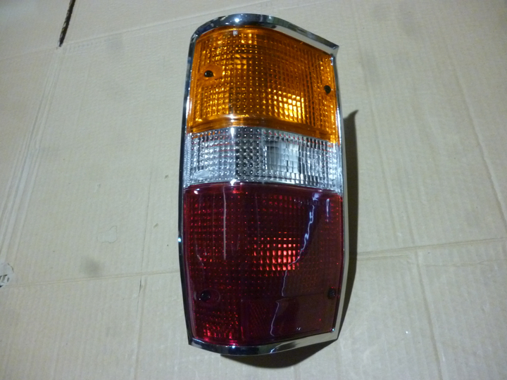 Faro trasero cromado izq - Imagen principal