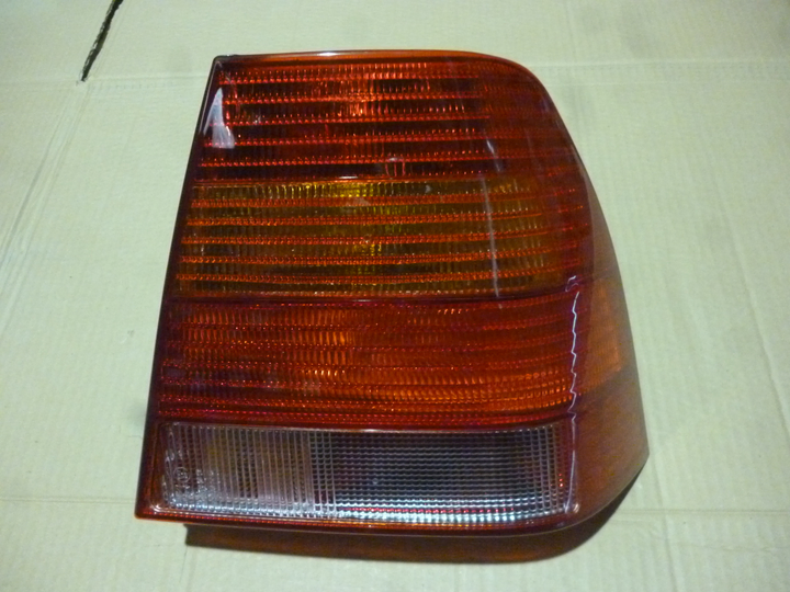 Faro trasero tricolor der - Imagen principal