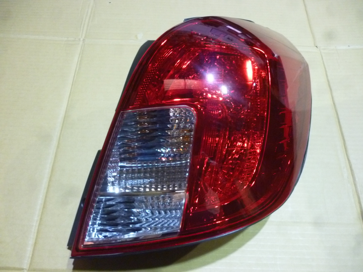 Faro trasero rojo/cristal der - Imagen principal