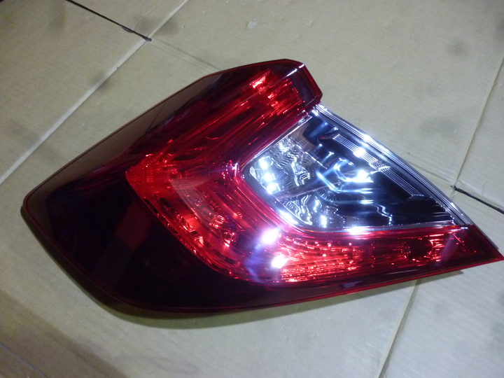 Faro trasero bicolor izq - Imagen principal