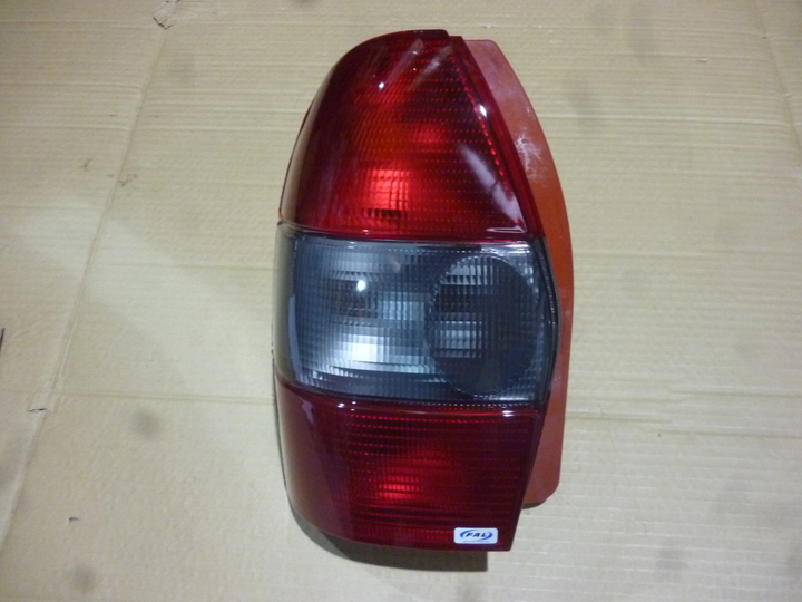 Faro trasero bicolor izq - Imagen principal