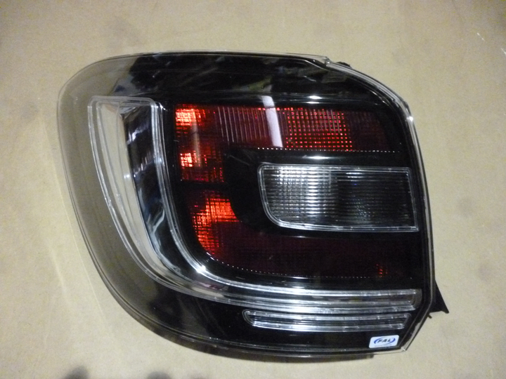 Faro trasero bicolor fume izq - Imagen principal